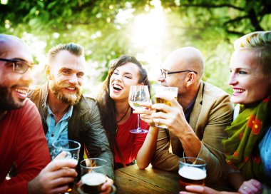 Arkadaşlar kavramı ürpertici açık