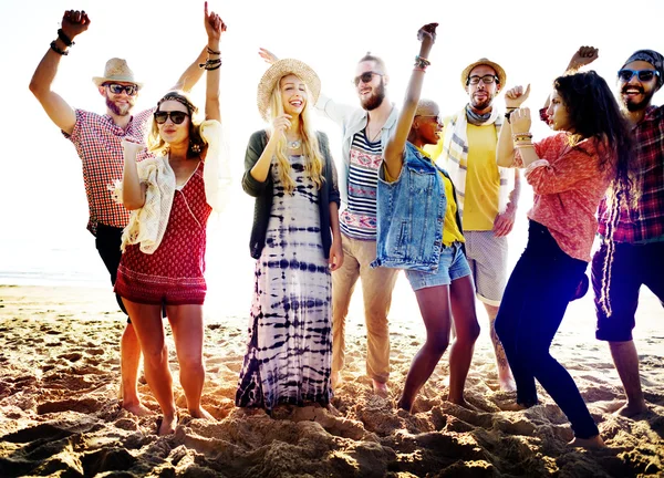 Cheerful friends hanging out on the beach party — Stock Photo, Image