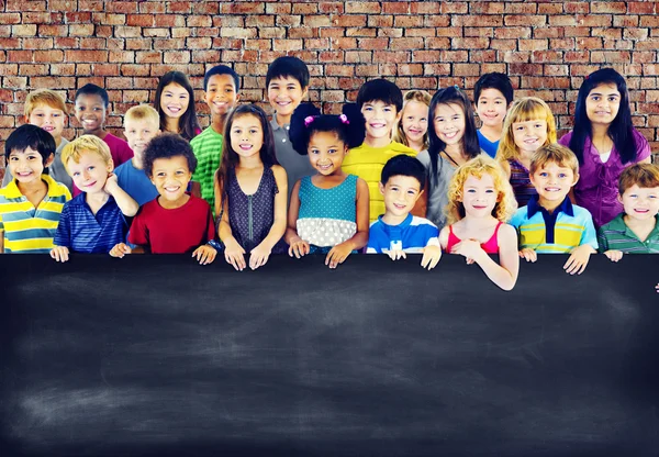 Schattige lachende kinderen — Stockfoto