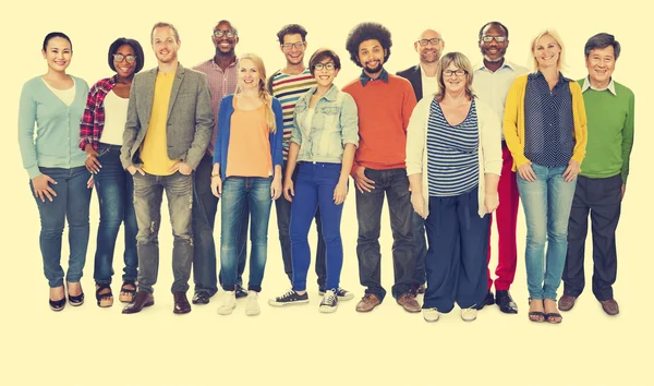 Gruppe fröhlicher Menschen — Stockfoto