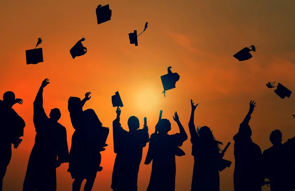 Grupo de Estudantes Celebrando o Conceito de Graduação — Fotografia de Stock