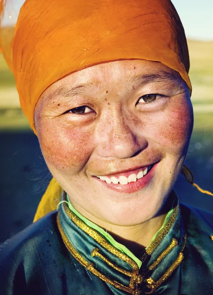 Μογγολικό γυναίκα στην έννοια παραδοσιακό φόρεμα — Φωτογραφία Αρχείου
