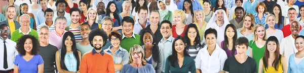 Grand groupe de personnes de la diversité — Photo