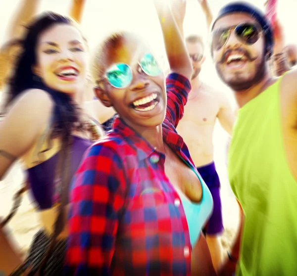 Adolescentes y amigos en Beach Party Concept — Foto de Stock