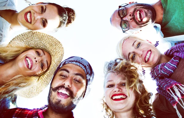 Amigos Huddle em Beach Summer Concept — Fotografia de Stock