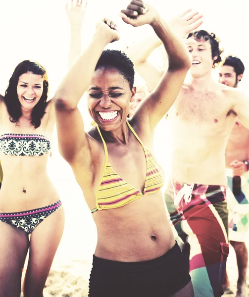 Vänner på sommaren Beach Party Concept — Stockfoto