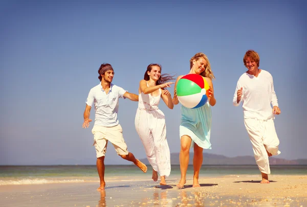 Two couples relaxing on the beach Concept — Stock Photo, Image