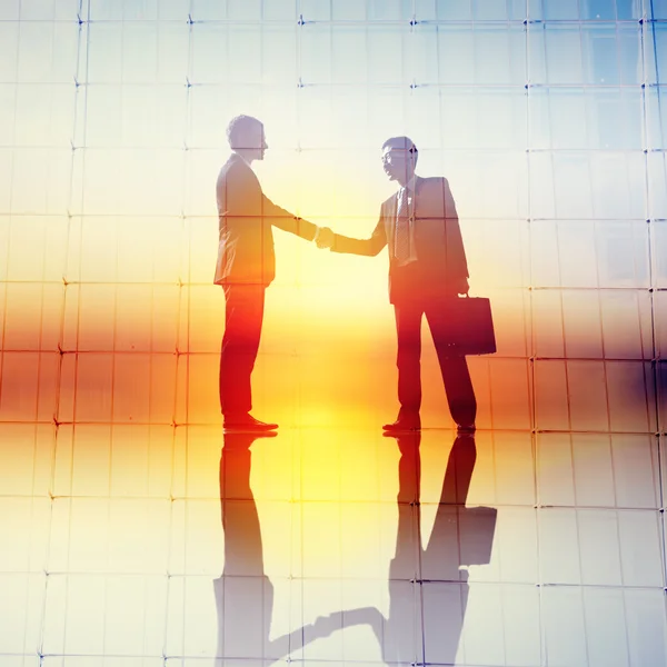 Handshaking Businessmen accord Concept — Photo