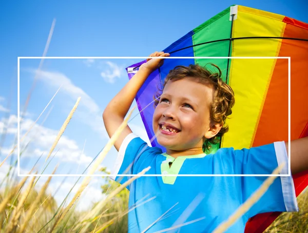 Pojke leker med kite koncept — Stockfoto