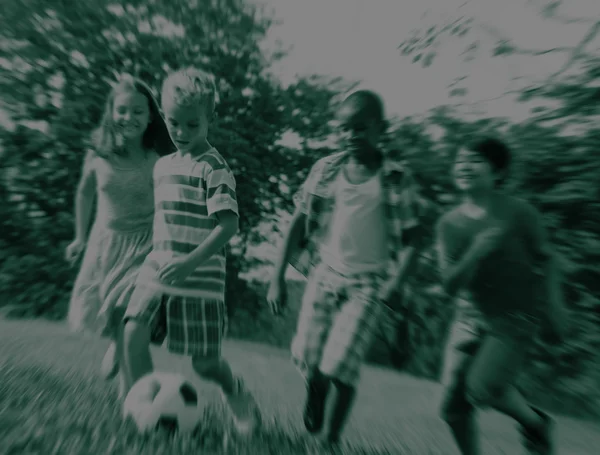 Niños jugando al fútbol Concepto — Foto de Stock