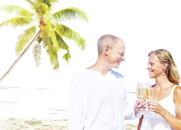 Pareja en la playa de verano, Concepto de citas —  Fotos de Stock