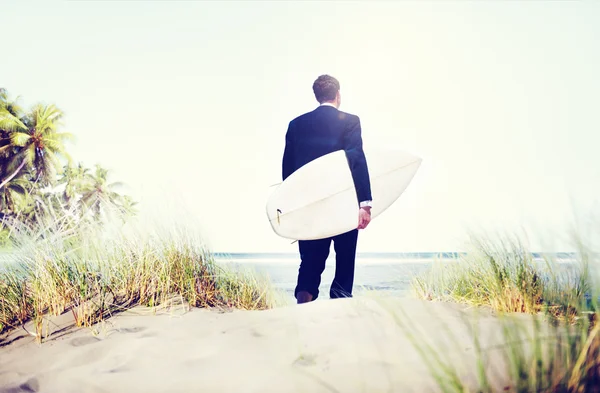 Geschäftsmann Surfer, Urlaubskonzept — Stockfoto