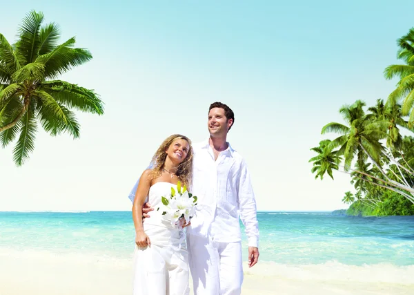 Couple à la plage, Sortir ensemble et concept de mariage — Photo