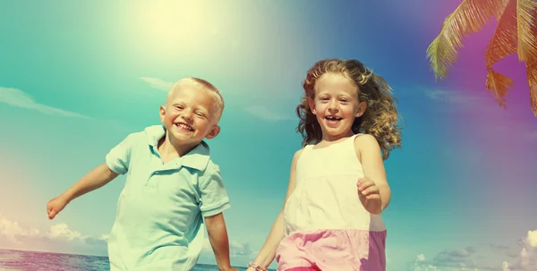 Frère et sœur à Beach Concept — Photo