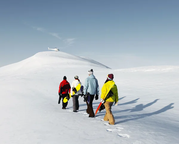 Ομάδα των snowboarders σε χειμωνιάτικο πρωινό έννοια — Φωτογραφία Αρχείου