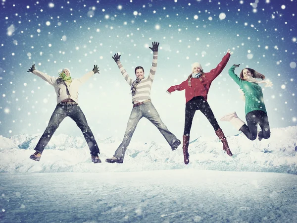 Amistad en invierno, concepto de convivencia —  Fotos de Stock