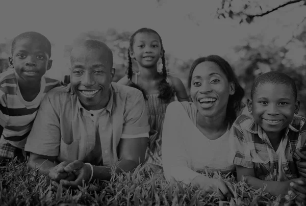 Retrato de uma família africana feliz — Fotografia de Stock