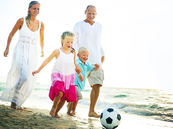 Glückliches Familienlaufkonzept — Stockfoto