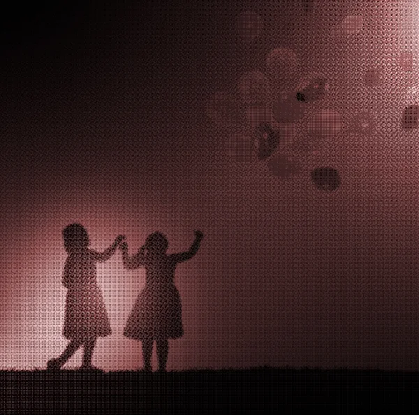 Kinder spielen gemeinsam mit Luftballons — Stockfoto