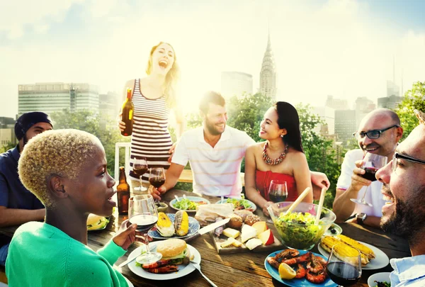 Vänner på taket Party Concept — Stockfoto