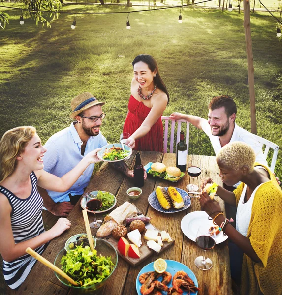 Folket på Party samhörighet och kamratskap koncept — Stockfoto