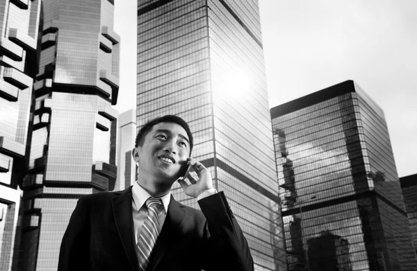 電話のコンセプトで話しているビジネスマン — ストック写真