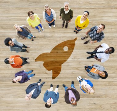 Grup insanlar ve roket