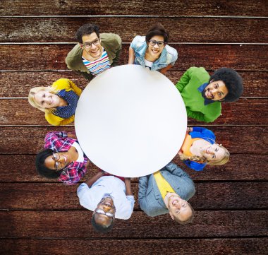 Farklı insanlar ve arkadaşlık beraberlik kavramı