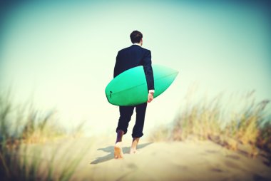 İşadamı ve sörf tahtası, tatil kavramı