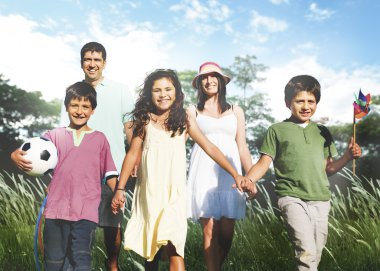 Aile açık havada kavramı oynamak