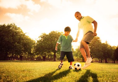 çocuk babası kavramı futbol oynamak