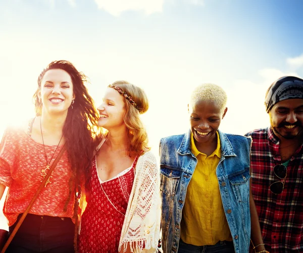 Vriendschap en zomer geluk Concept — Stockfoto