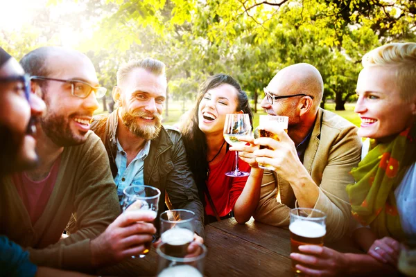 Friends Outdoor Chilling Concept — Stock Photo, Image