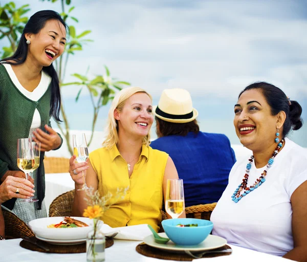 Amici Uscire alla festa, Pranzo Concetto — Foto Stock