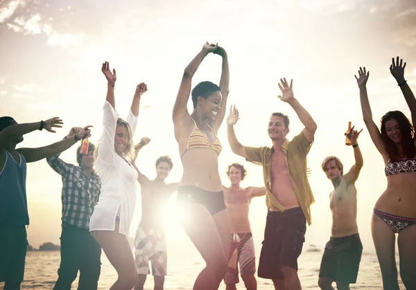 Människor på Beach Party, semester koncept — Stockfoto