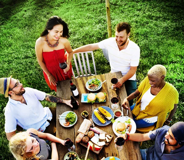 Vänner fest och lycka koncept — Stockfoto