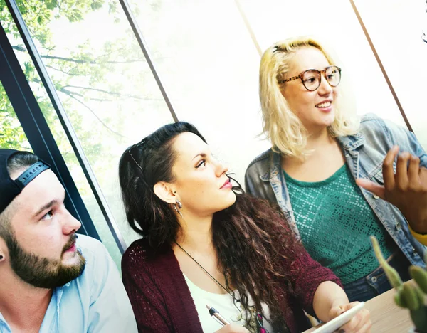 Amigos Brainstorming, conceito da comunidade — Fotografia de Stock