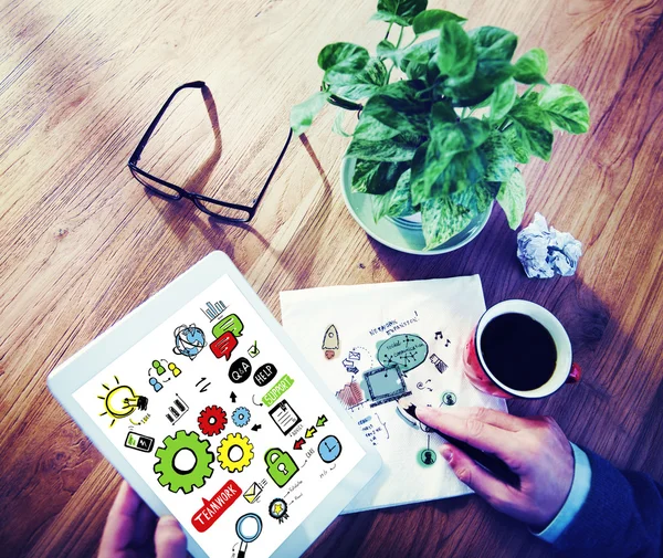 Man using tablet — Stock Photo, Image