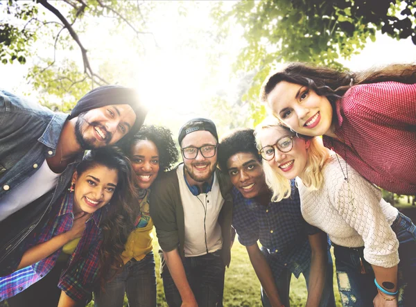 Diversidad de amigos, concepto comunitario de amistad — Foto de Stock