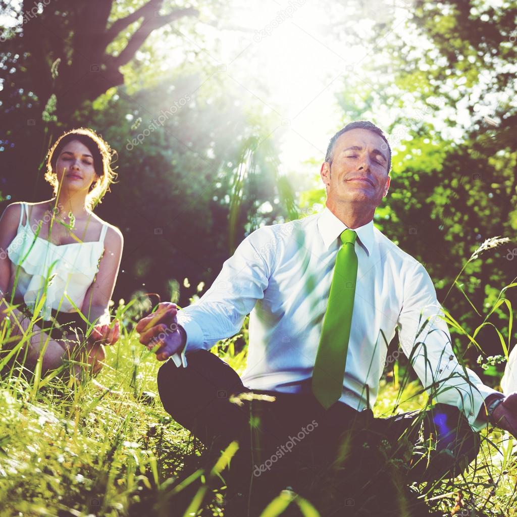 заботящееся компания. забота о сотрудниках компании. забота о коллегах. страхование жизни. забота о покупателях.