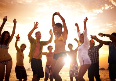 İnsanlar Beach Party kavramı kutlama
