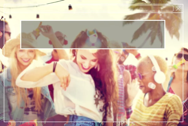 Cheerful friends hanging out on the beach party — Stock Photo, Image