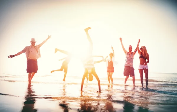 Amizade no conceito de férias de verão na praia — Fotografia de Stock