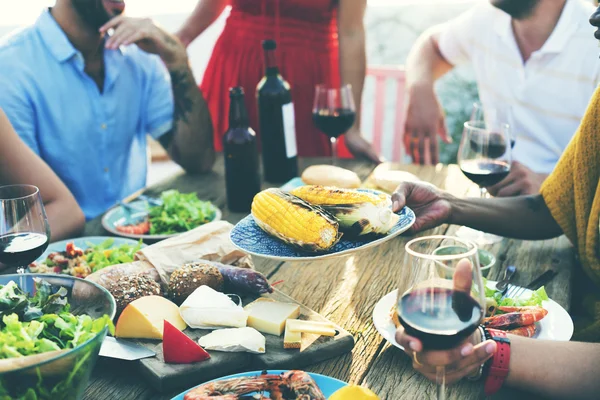 Diverse mensen lunch — Stockfoto