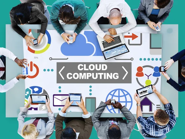 Mensen uit het bedrijfsleven en cloud computing concept — Stockfoto