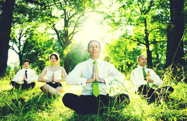 Business People Meditating — Stock Photo, Image