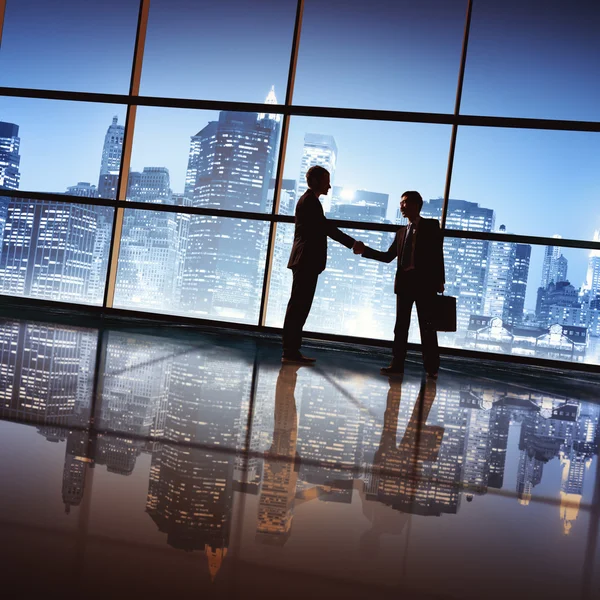 Businessmen shaking hands — Stock Photo, Image