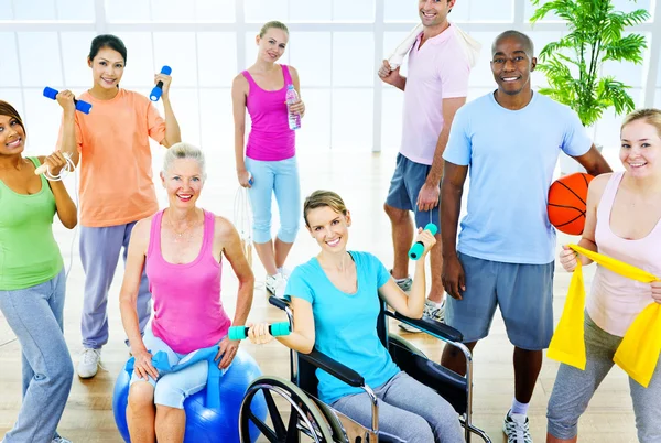 Grupp av friska människor, Fitness koncept — Stockfoto