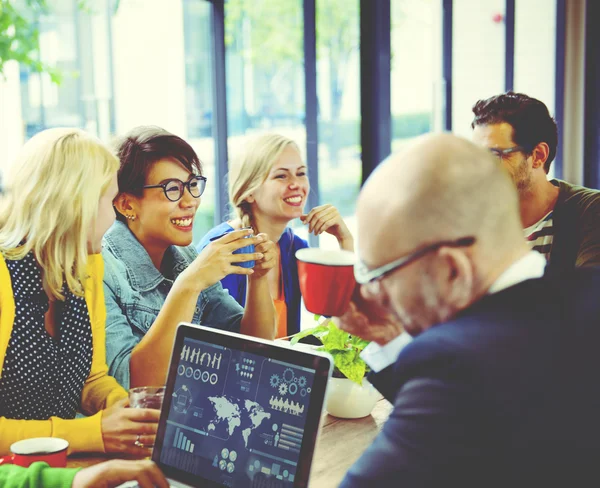 Grupo de gente de negocios alegre y diversa — Foto de Stock