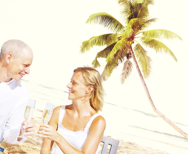 Pareja en la playa, Love Island Concept — Foto de Stock